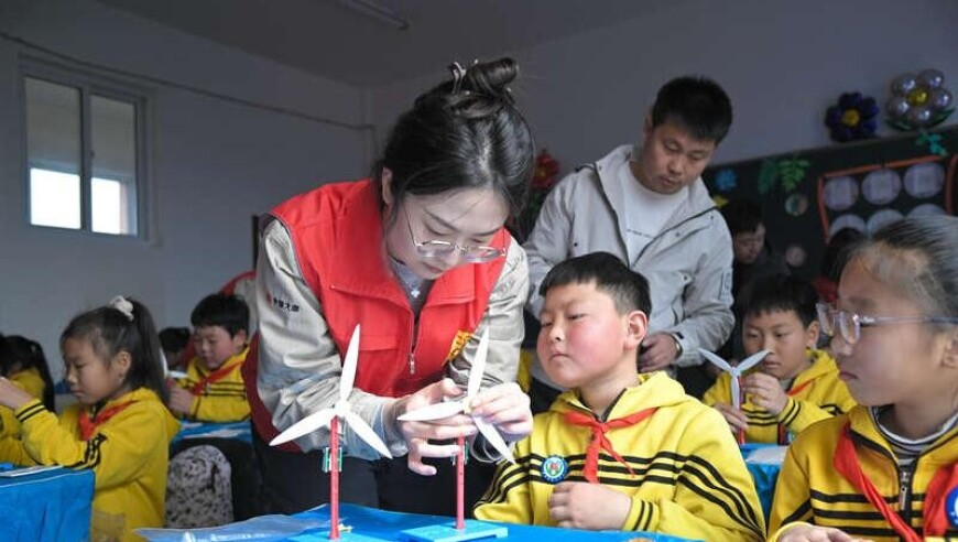 89岁王德顺携妻子看哪吒2,今天新澳门特马开了什么号码,创造力策略实施推广_精简版V8.20